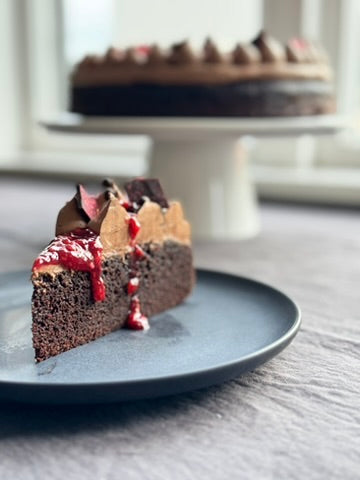 CLASSIC CHOCOLATE CAKE