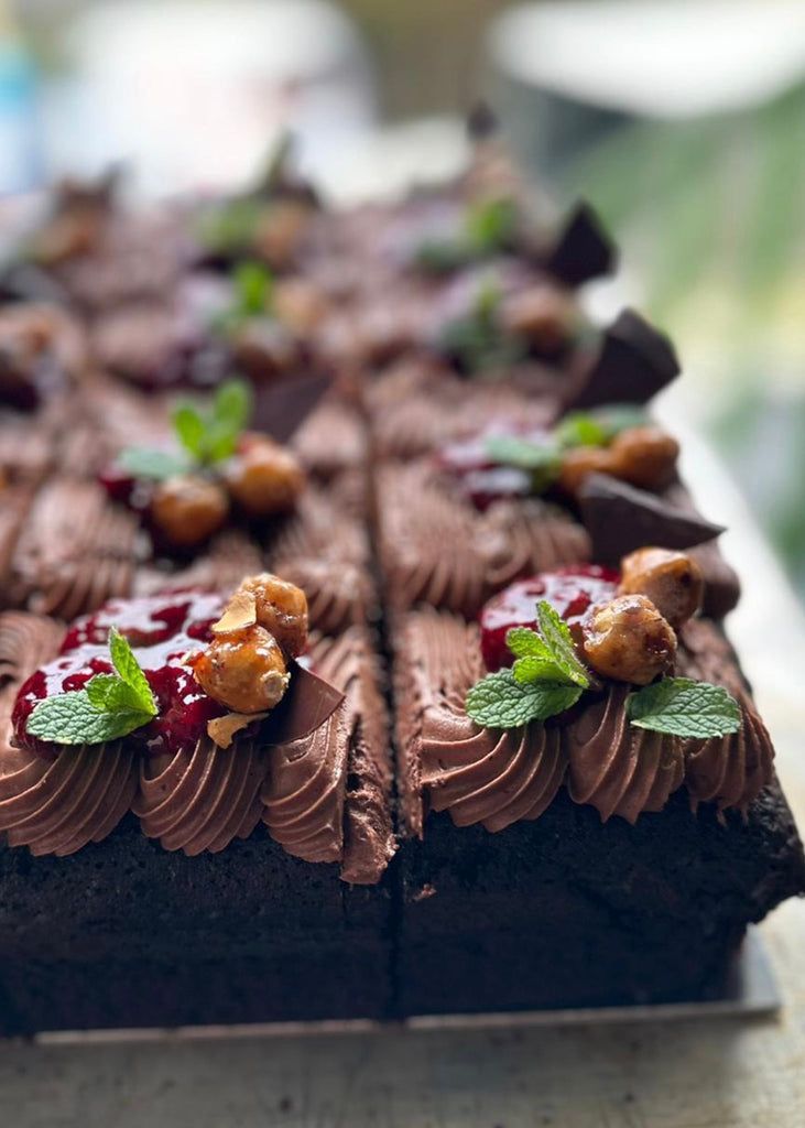 CLASSIC CHOCOLATE CAKE