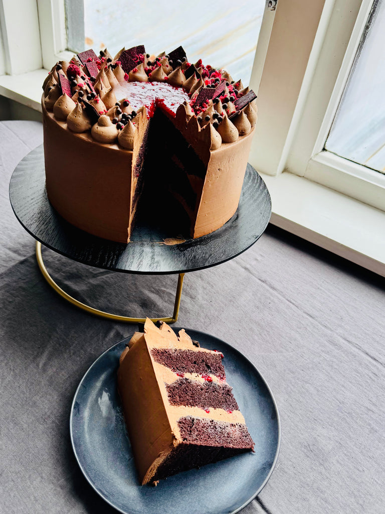 CLASSIC CHOCOLATE CAKE