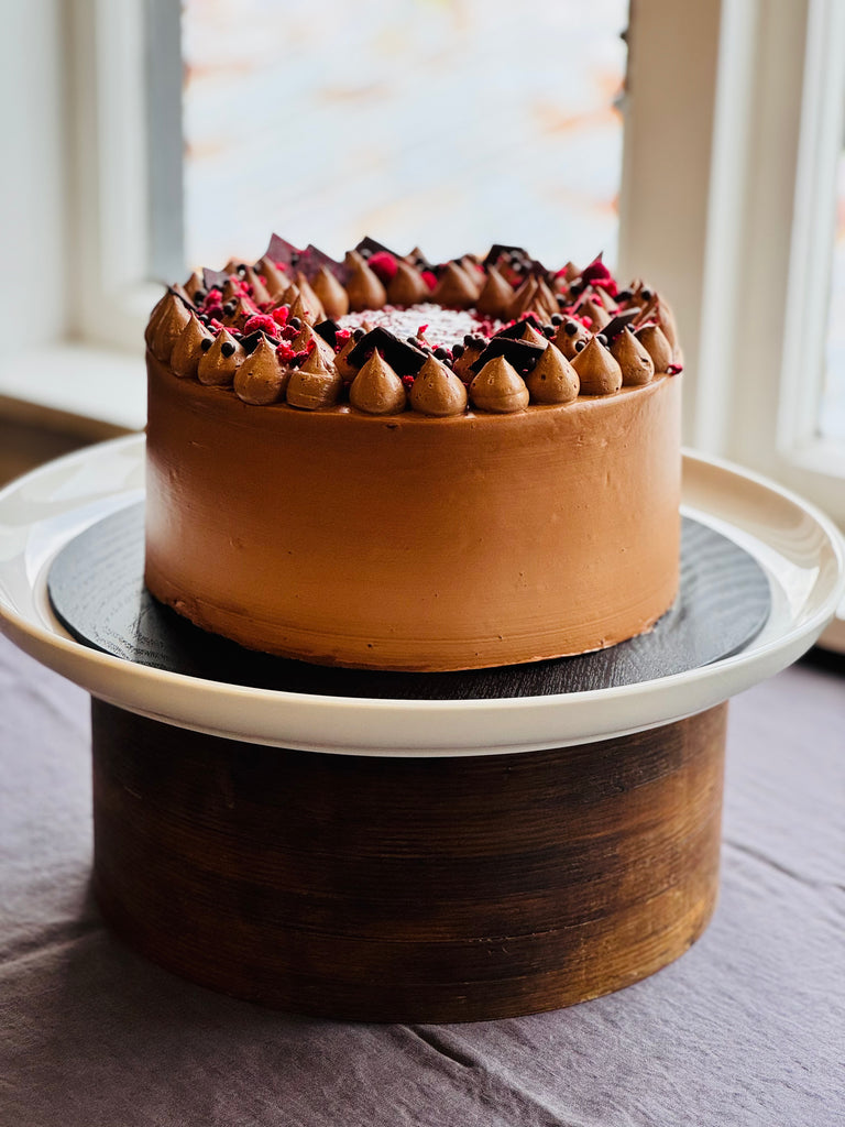 CLASSIC CHOCOLATE CAKE