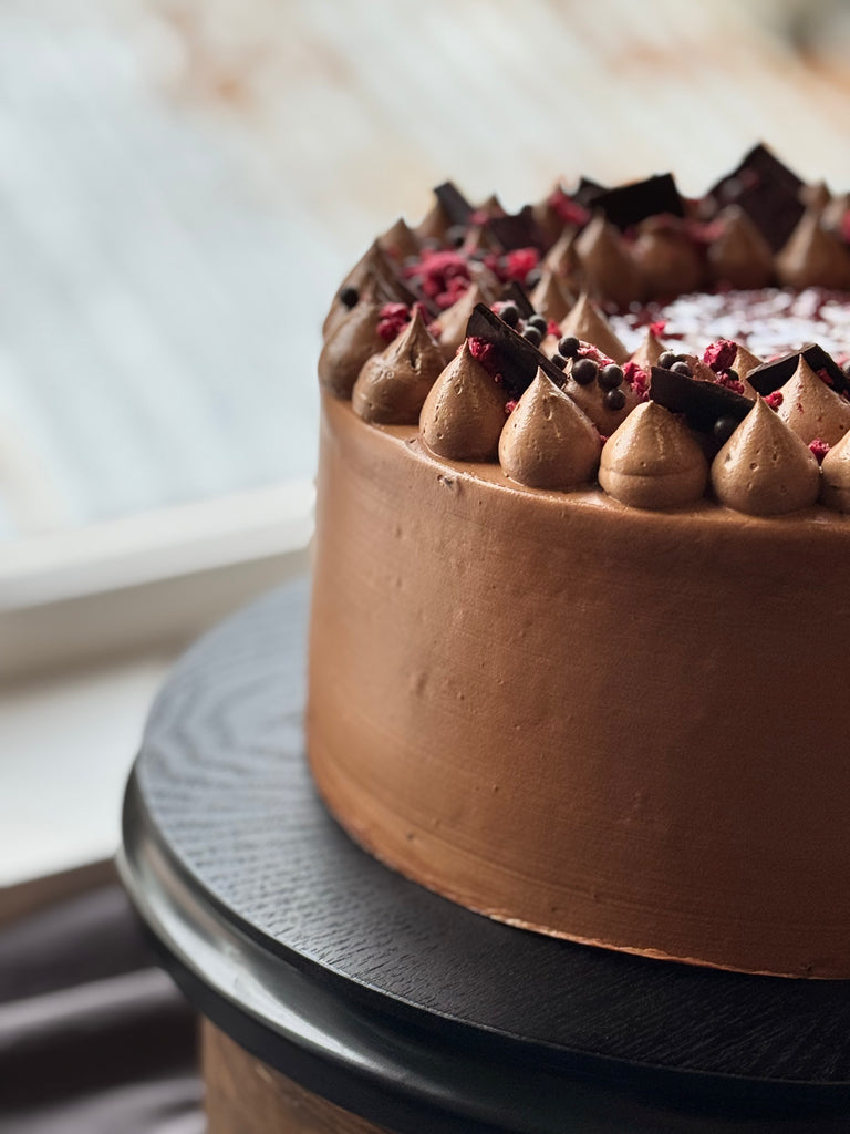 CLASSIC CHOCOLATE CAKE