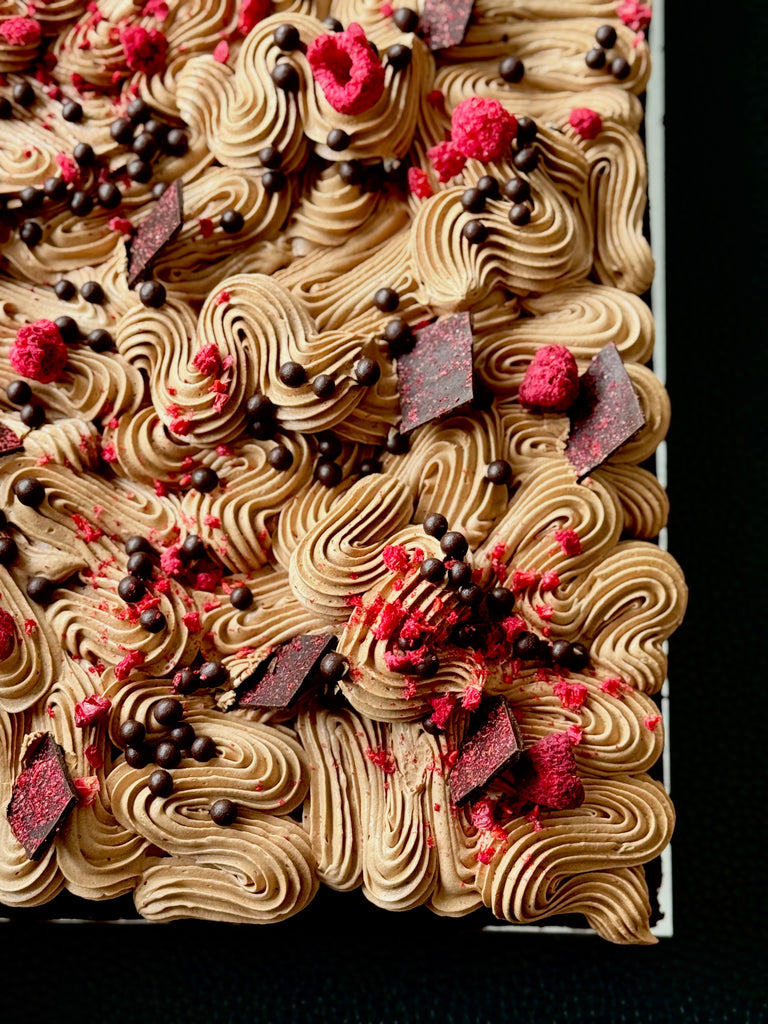 CLASSIC CHOCOLATE CAKE