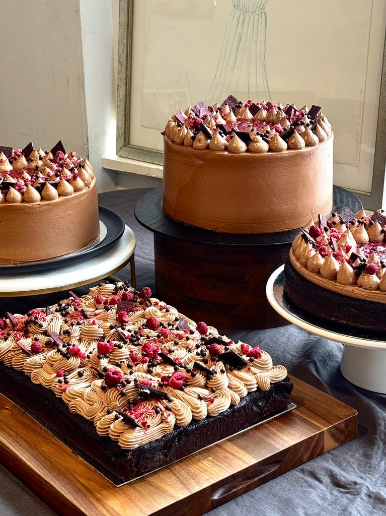 CLASSIC CHOCOLATE CAKE