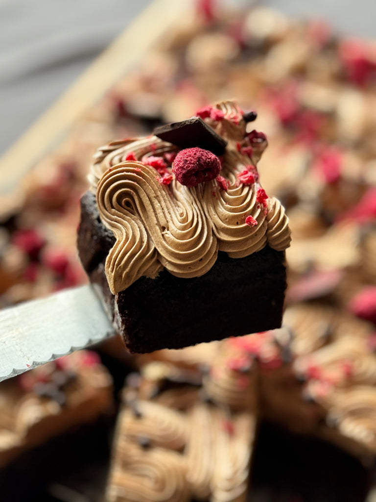 CLASSIC CHOCOLATE CAKE