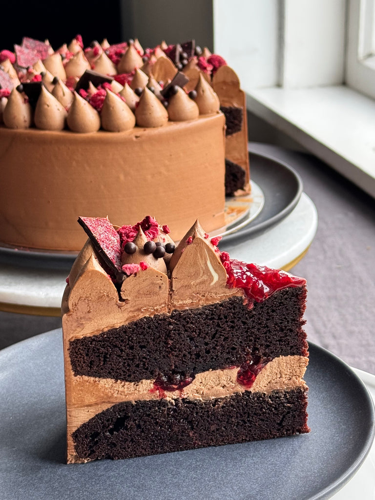 CLASSIC CHOCOLATE CAKE