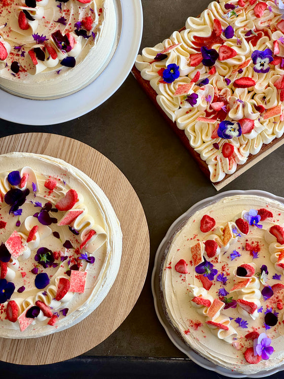 VANILLA BERRY CAKE