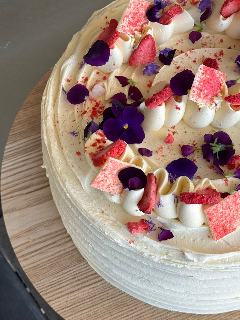 VANILLA BERRY CAKE