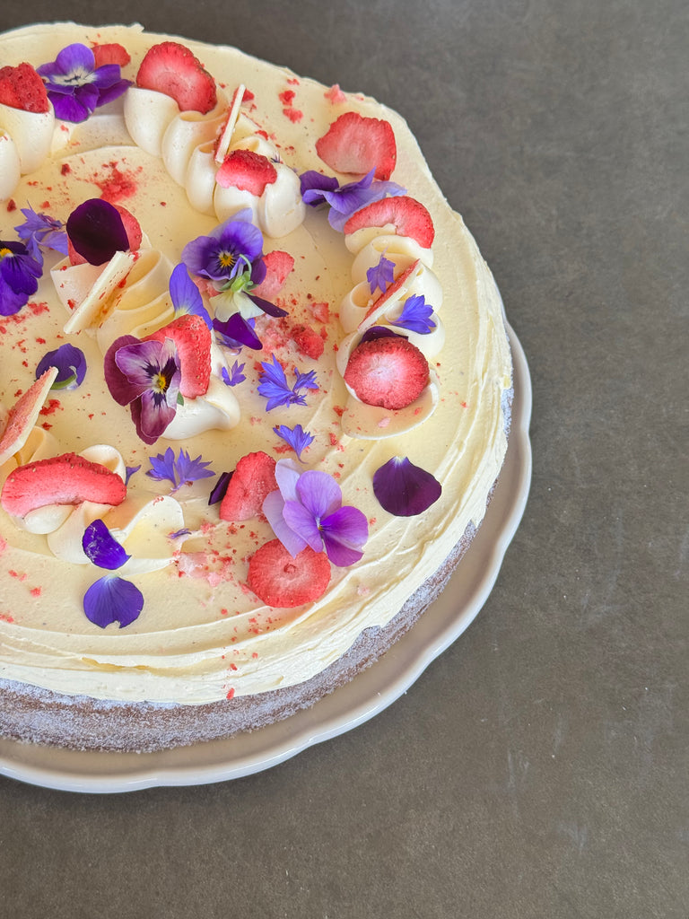 VANILLA BERRY CAKE