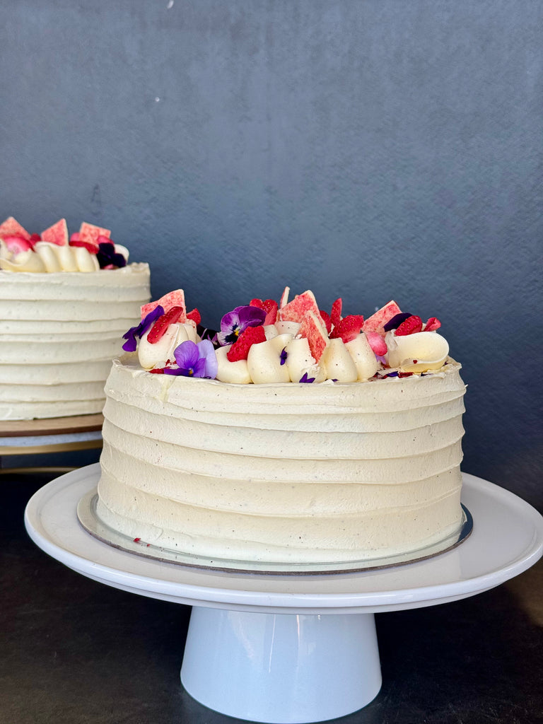 VANILLA BERRY CAKE