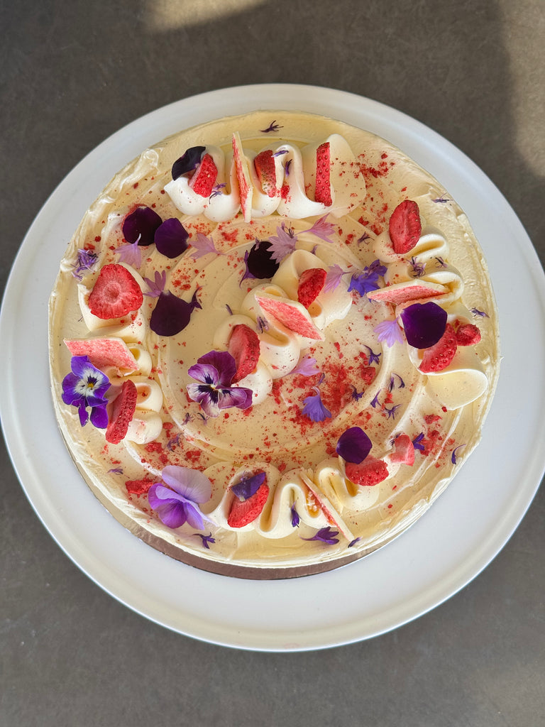 VANILLA BERRY CAKE