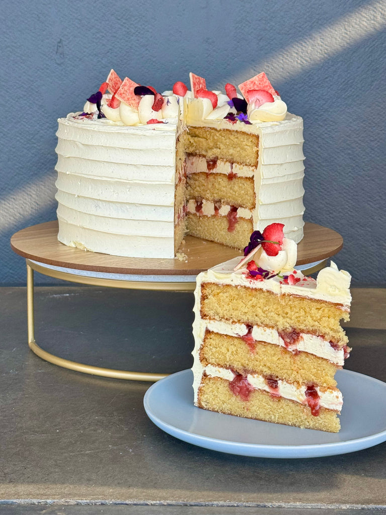 VANILLA BERRY CAKE