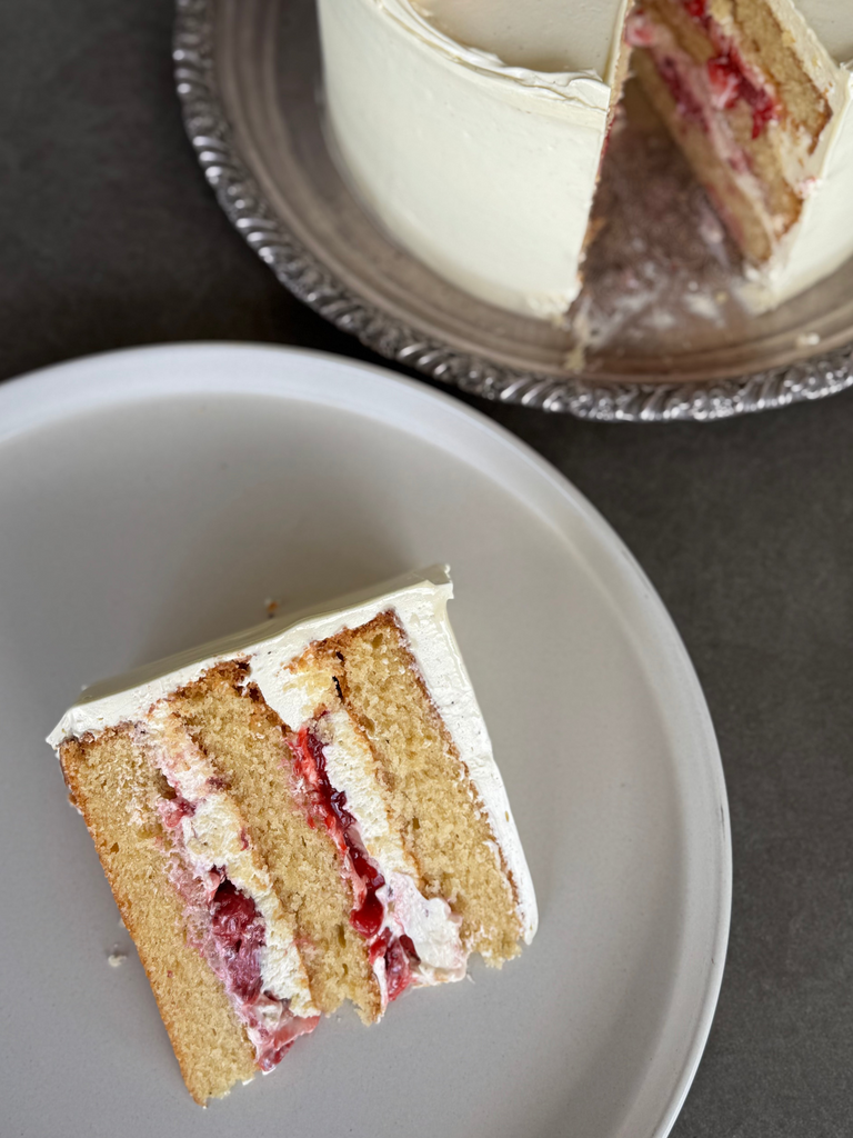 VANILLA BERRY CAKE